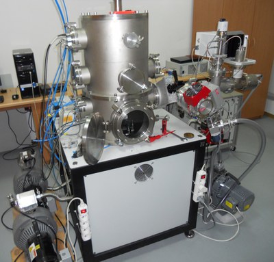 Workstation for processing materials and photoionization studies using intense EUV pulses.